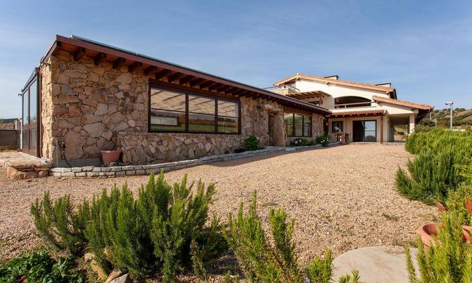 Siniscola Casa | Casa vacacional 'S'ena E Mammai' con vistas al mar, jardín, terraza y Wi-Fi
