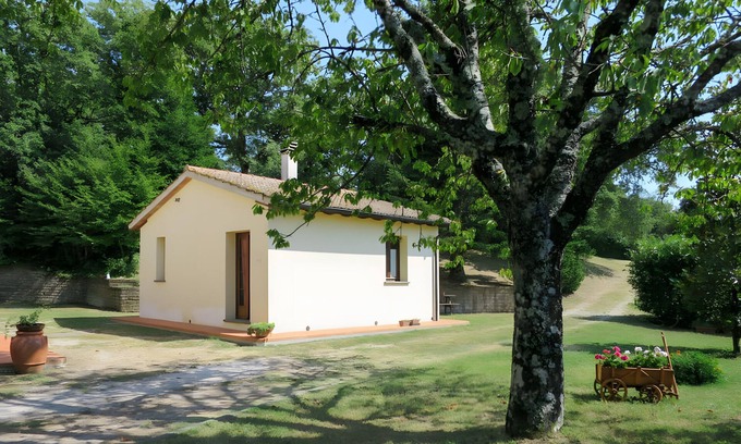 Montieri Apartamento | Casa Vacaciones 'San Michele - Casa Giano' con Vista a la Montaña, Piscina Compartida y Wi-Fi