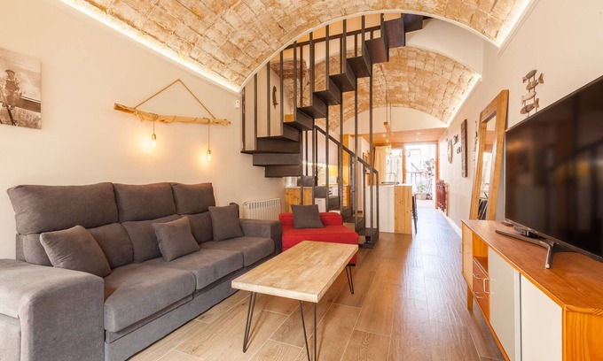 Arenys de Mar Casa | Casa de vacaciones 'Sant Rafel House' con terraza privada y Wi-Fi