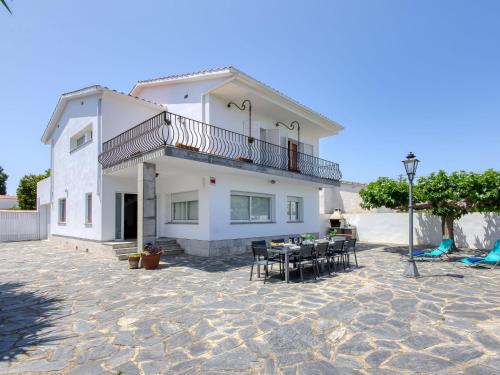 Empuriabrava Casa | Holiday Home Sant Mori by Interhome