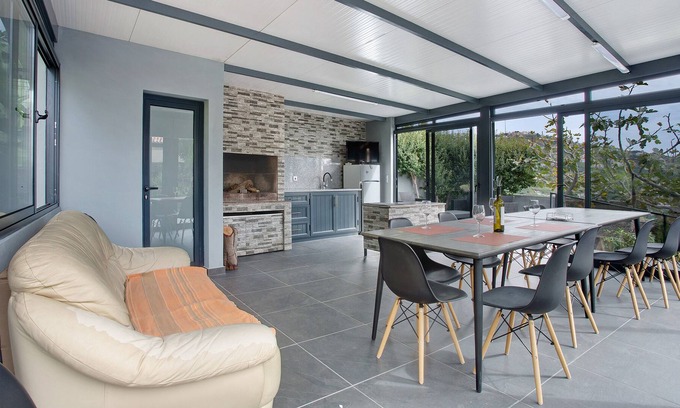 Tabua Casa | Holiday Home "Sea La Vie Madeira" with Shared Terrace & Wi-Fi