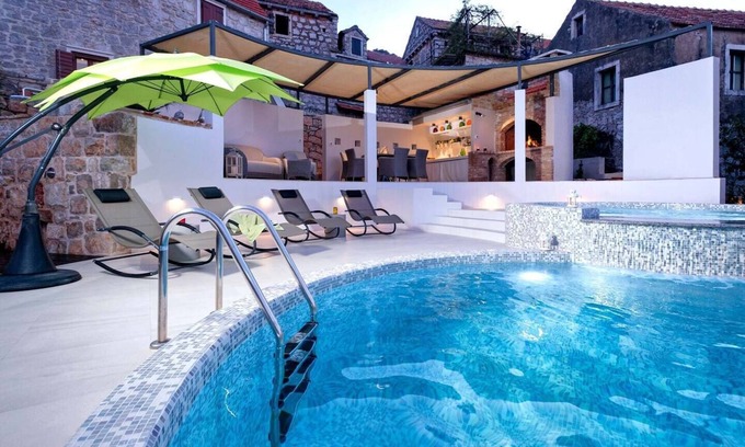 Pitve Casa | Holiday Home Secret Garden