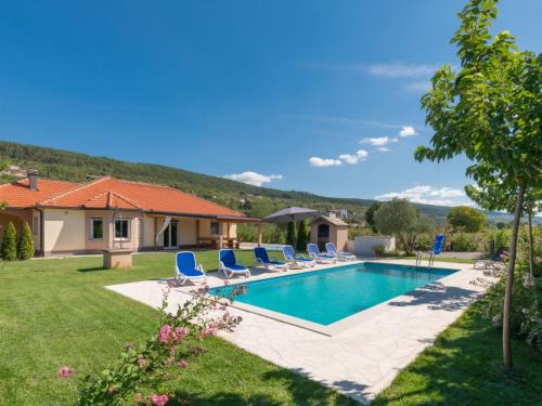 Knezovici Casa | Holiday Home Six Brothers by Interhome