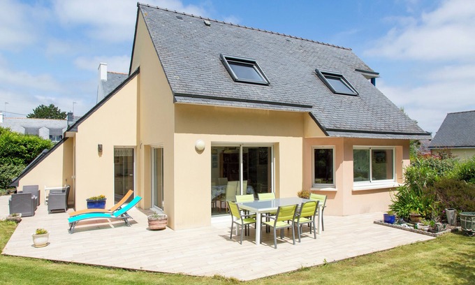 Combrit Casa | Casa de vacaciones 'Spacieuse Maison À 200m De La Plage' con terraza privada, jardín privado y Wi-Fi