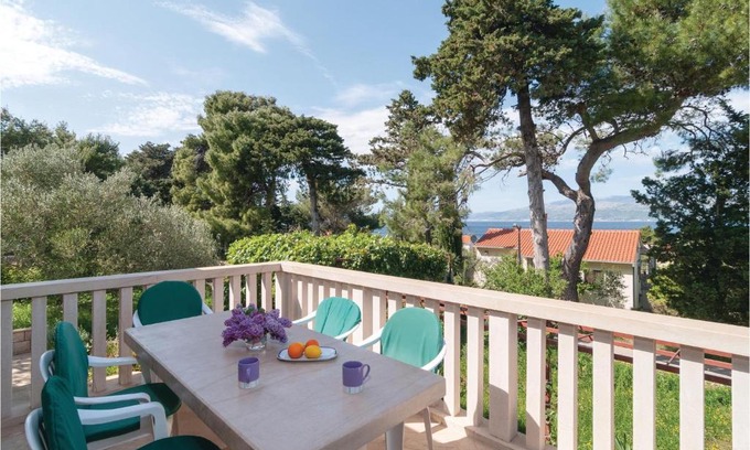 Splitska Casa | Holiday Home Splitska with Fireplace IV