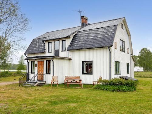 Sloinge Casa | Holiday Home Störsjö Idyllen by Interhome