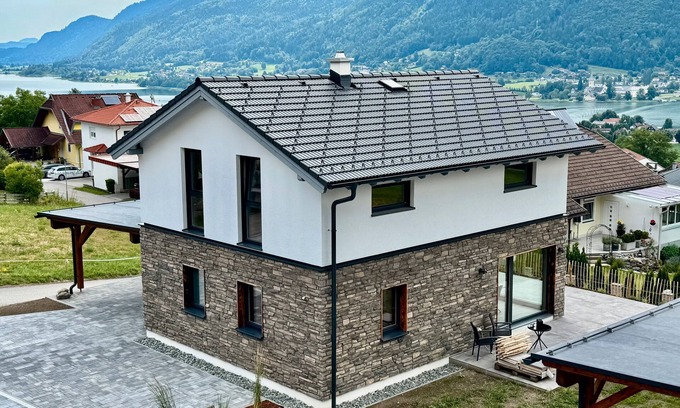 Bodensdorf Casa | Casa de vacaciones 'Steinrose' con vistas al lago, terraza privada y WLAN
