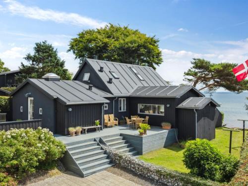 Bjert Casa | Holiday Home Sten - 30m from the sea by Interhome