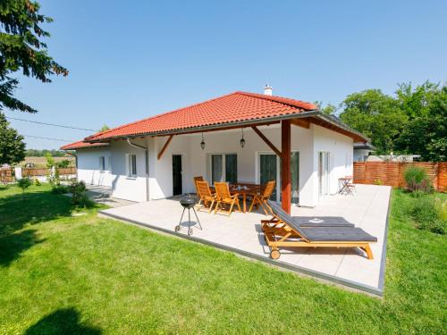 Balatonoszod Casa | Holiday Home Sunstreet by Interhome