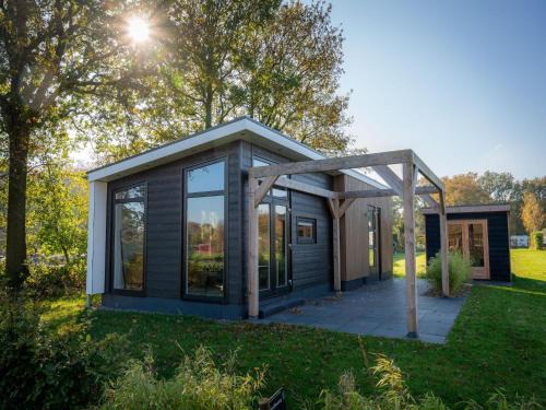 Sint Nicolaasga Casa | Holiday home surrounded by water and forest