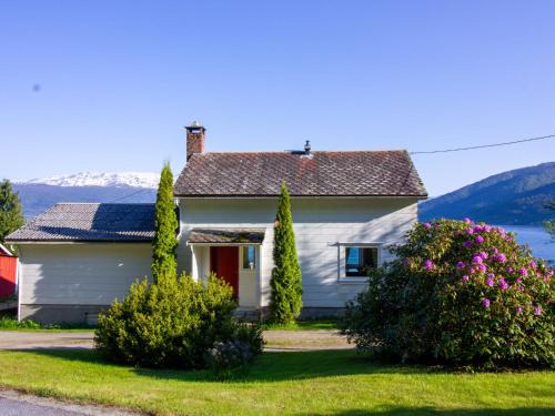 Balestrand Casa | Holiday Home Tantestova by Interhome