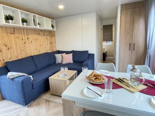 Riedenburg Casa | Holiday Home Tiny Haus Schleusenblick by Interhome