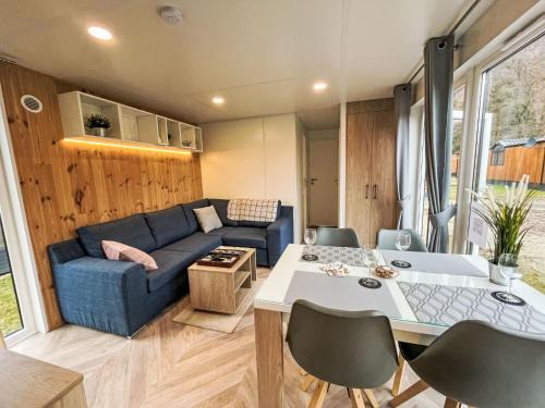 Riedenburg Casa | Holiday Home Tiny Haus Christas Angler-Oase by Interhome