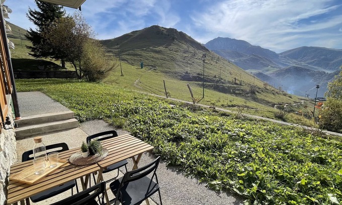 Frabosa Sottana Casa | Casa de vacaciones 'Tramonto Sulla Pista A Prato Nevoso' con vistas a la montaña y jardín privado