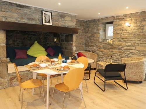 Plozevet Casa | Holiday Home Ty Coz - PZV 106 by Interhome