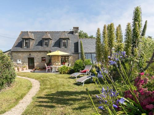 Cleder Casa | Holiday Home Ty Glaz by Interhome