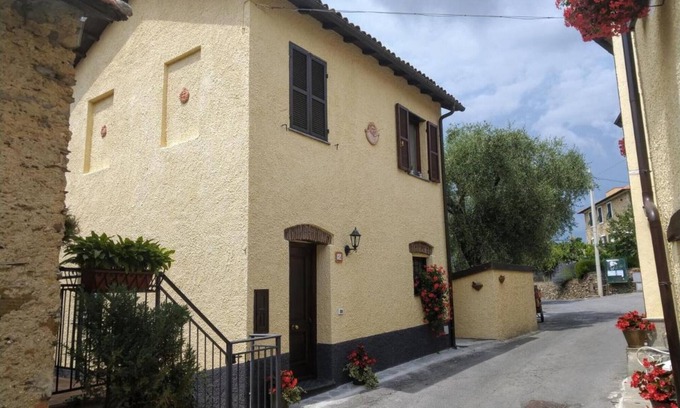 Garlenda Casa | Casa de vacaciones 'U' Spigu Valentina' con vistas a la montaña, Wi-Fi y aire acondicionado