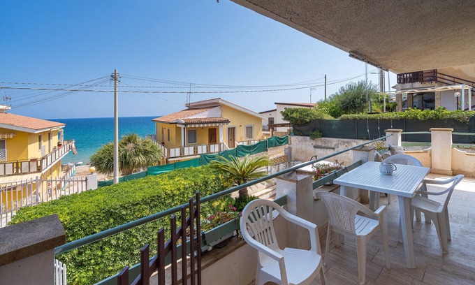 Gallina Casa | Casa de vacaciones "Villa Clara" con vistas al mar, terraza cubierta y jardín