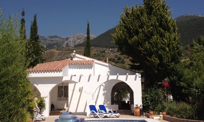 Los Cortijillos Casa | Holiday Home 'Villa Eden' with Mountain View, Wi-Fi and Air Conditioning