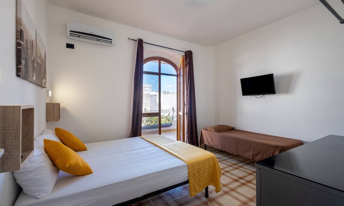 Sant'Isidoro Casa | Casa de vacaciones 'Villa Gaudì - Milà' con terraza privada, Wi-Fi y aire acondicionado