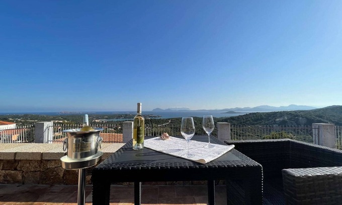 Abbiadori Casa | Holiday Home ‘Villa Lu Passiu in Costa Smeralda’ with Wi-Fi, Air Conditioning, Garden & Terrace; Parking Available