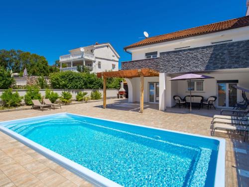 Pinezici Casa | Holiday Home Villa Mira by Interhome