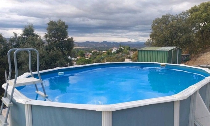 Santa Cruz del Retamar Casa | Casa de vacaciones "Villa Silvestre" con vistas a la montaña, piscina y Wi-Fi