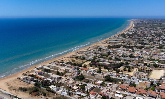 Triscina Casa | Holiday Home 'Villa Sunshine' with Sea View, Private Terrace and Wi-Fi