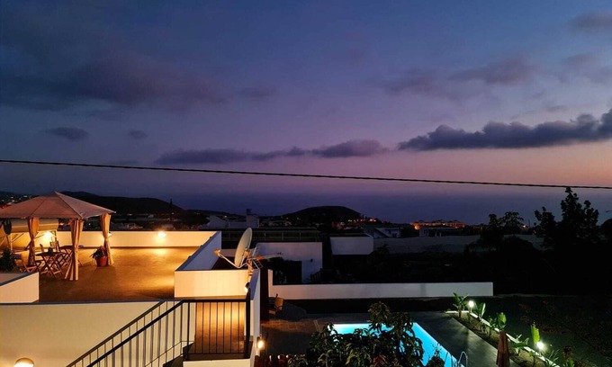 Los Llanos de Aridane Villa | Casa de vacaciones 'Villa Tino- Casa M' con vistas a la montaña, piscina compartida y Wi-Fi