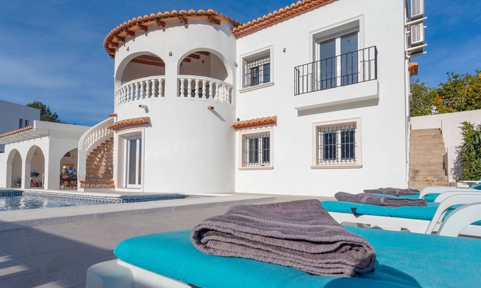 Pedreguer Casa | Casa de vacaciones 'Villa Vino' con vistas a la montaña, Wi-Fi y aire acondicionado