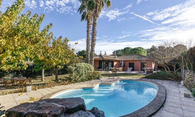 Navata Casa | Casa Vacacional 'Villa Virginie Torremirona Resort' con Piscina Privada, Wi-Fi y Aire Acondicionado