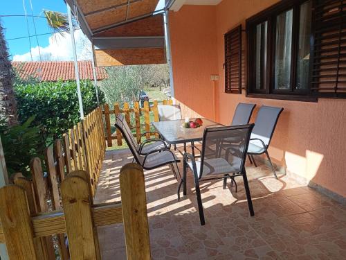 Velim Casa | Holiday Home Višnja with Pool