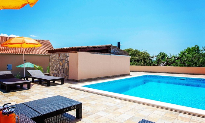 Primosten Burnji Casa | Casa espaciosa con piscina privada, confort, paz ... Tan cerca, pero tan lejos ...
