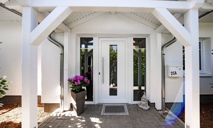 Oststeinbek Casa | Casa de vacaciones 'Weißes Haus, Vollausstattung' con terraza privada, jardín privado y Wi-Fi