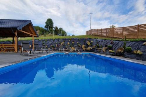 gmina Iwierzyce Casa | Holiday Home Wi niowa with Pool and Mountain Views