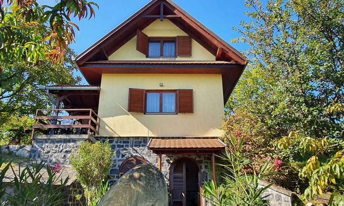 Koroshegy Casa | Casa vacacional con un hermoso panorama y un gran jardín