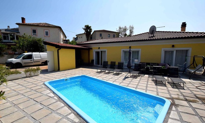 Bogovici Casa | Casa vacacional con patio, aire acondicionado