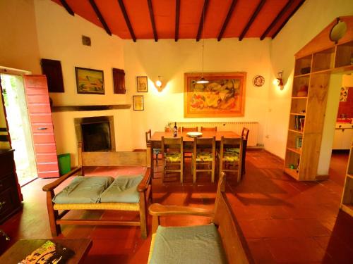 San Marcello Piteglio Casa | Holiday Home with Garden and shared pool