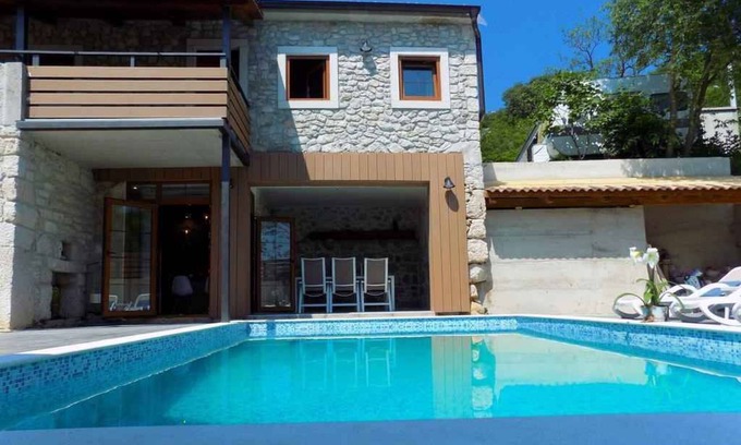 Tribalj Casa | Casa vacacional con piscina climatizada