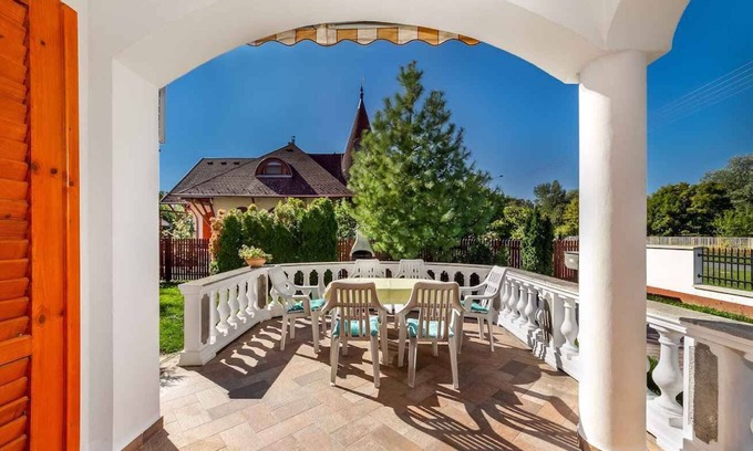 Balatonbereny Casa | Casa vacacional Con bonito mobiliario, piscina, aire acondicionado.