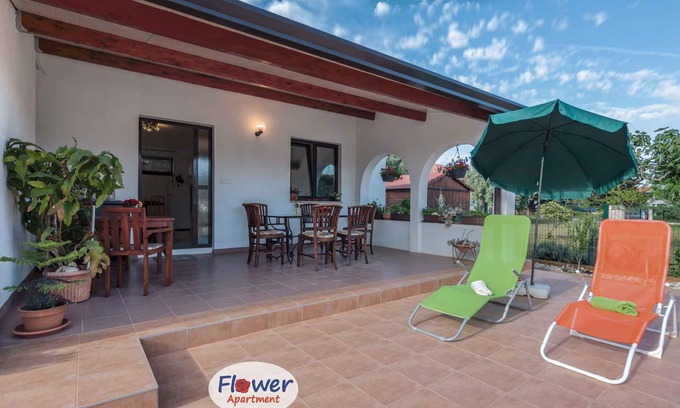 Sikici Casa | Apartamento vacacional con una gran terraza y aire acondicionado