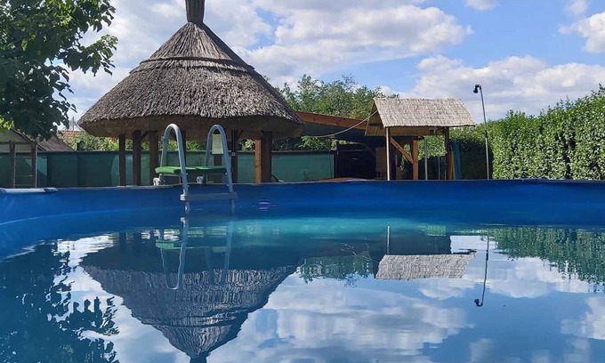 Tiszafured Casa | Holiday home with outdoor pool, air conditioning and WiFi