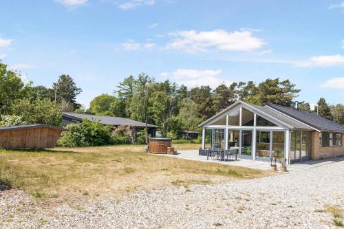 Hoensinge Casa | Holiday Home With Outdoor Jacuzzi And Shelter