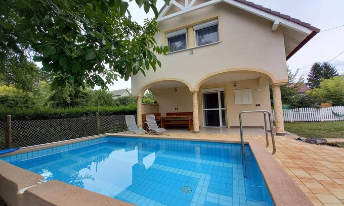 Badacsony Casa | Casa vacacional con piscina y ducha de jardín