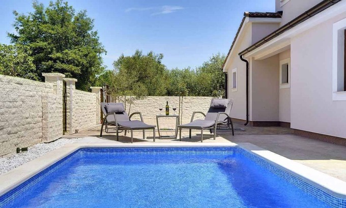 Mali Vareski Casa | Casa vacacional con piscina y aire acondicionado
