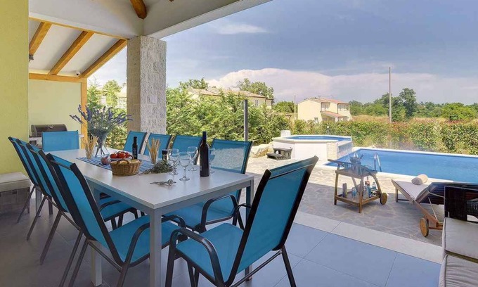 Muzini Casa | Casa vacacional con piscina y aire acondicionado