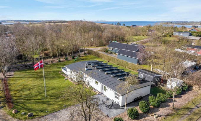 Ronbjerg Casa | Holiday home with pool and spa close to the Limfjord.