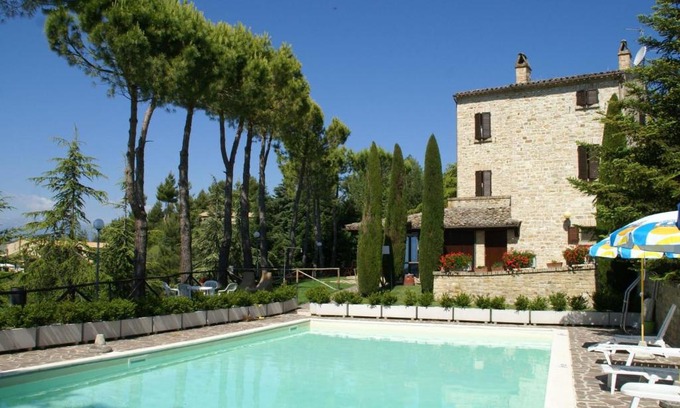 Montelparo Casa | Holiday Home with Pool Tennis Court Parking