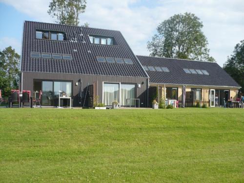 Langweer Casa | holiday home with private terrace