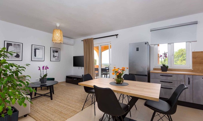 Fuskulin Casa | Casa vacacional con terraza y posibilidad de hacer una barbacoa